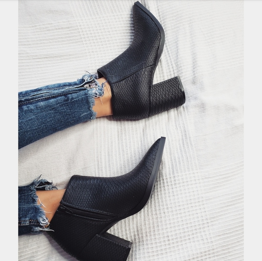 🚨Last Pair🚨//The Alena// black bootie - Picture 3 of 8